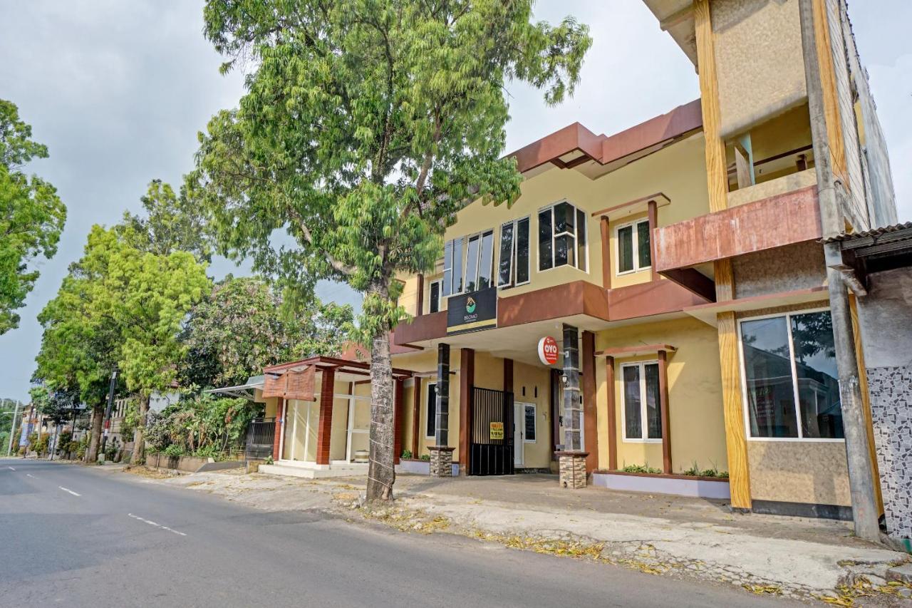 Oyo 3298 Bromo Guest House Family Маланг Екстериор снимка