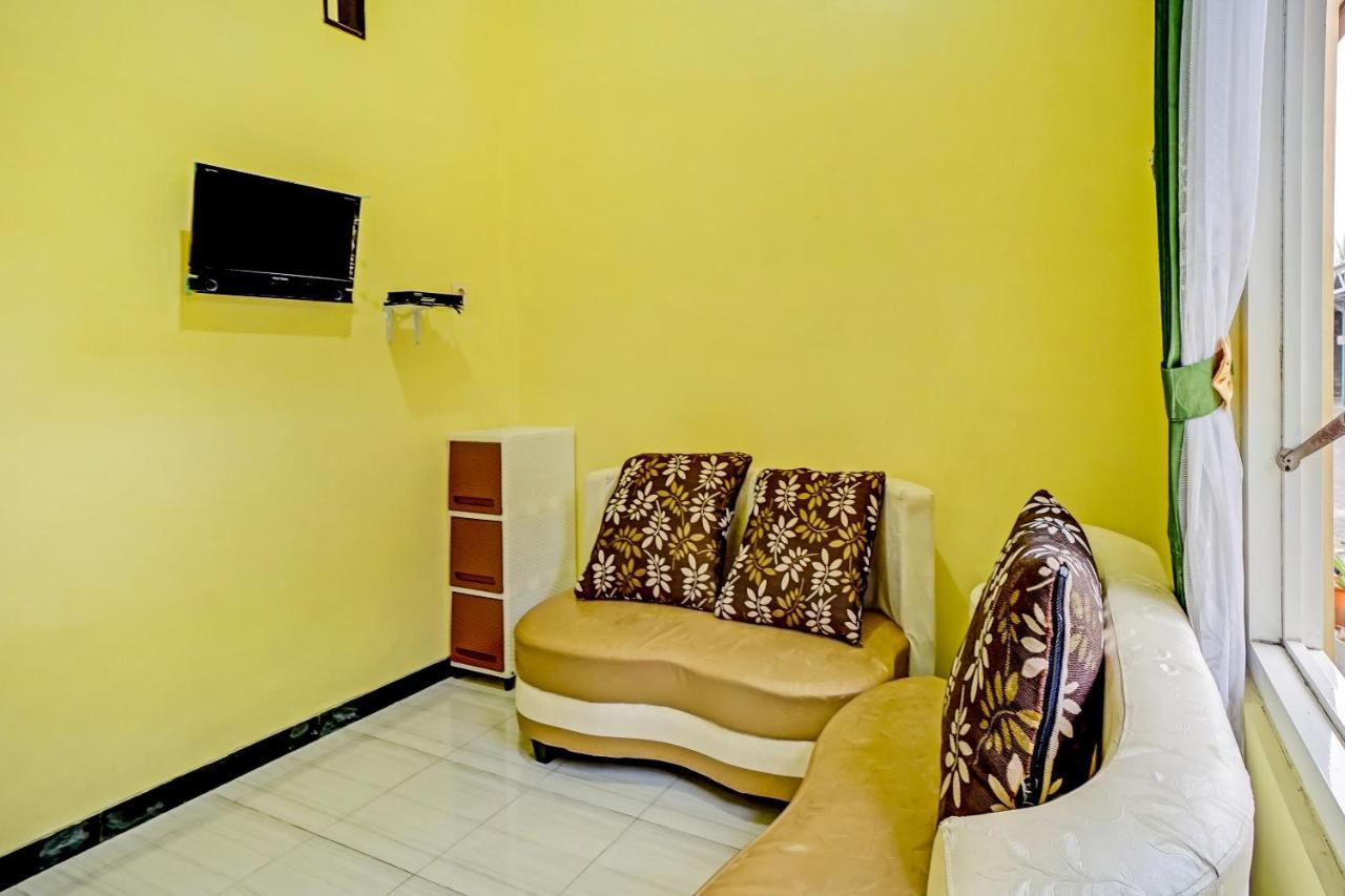 Oyo 3298 Bromo Guest House Family Маланг Екстериор снимка