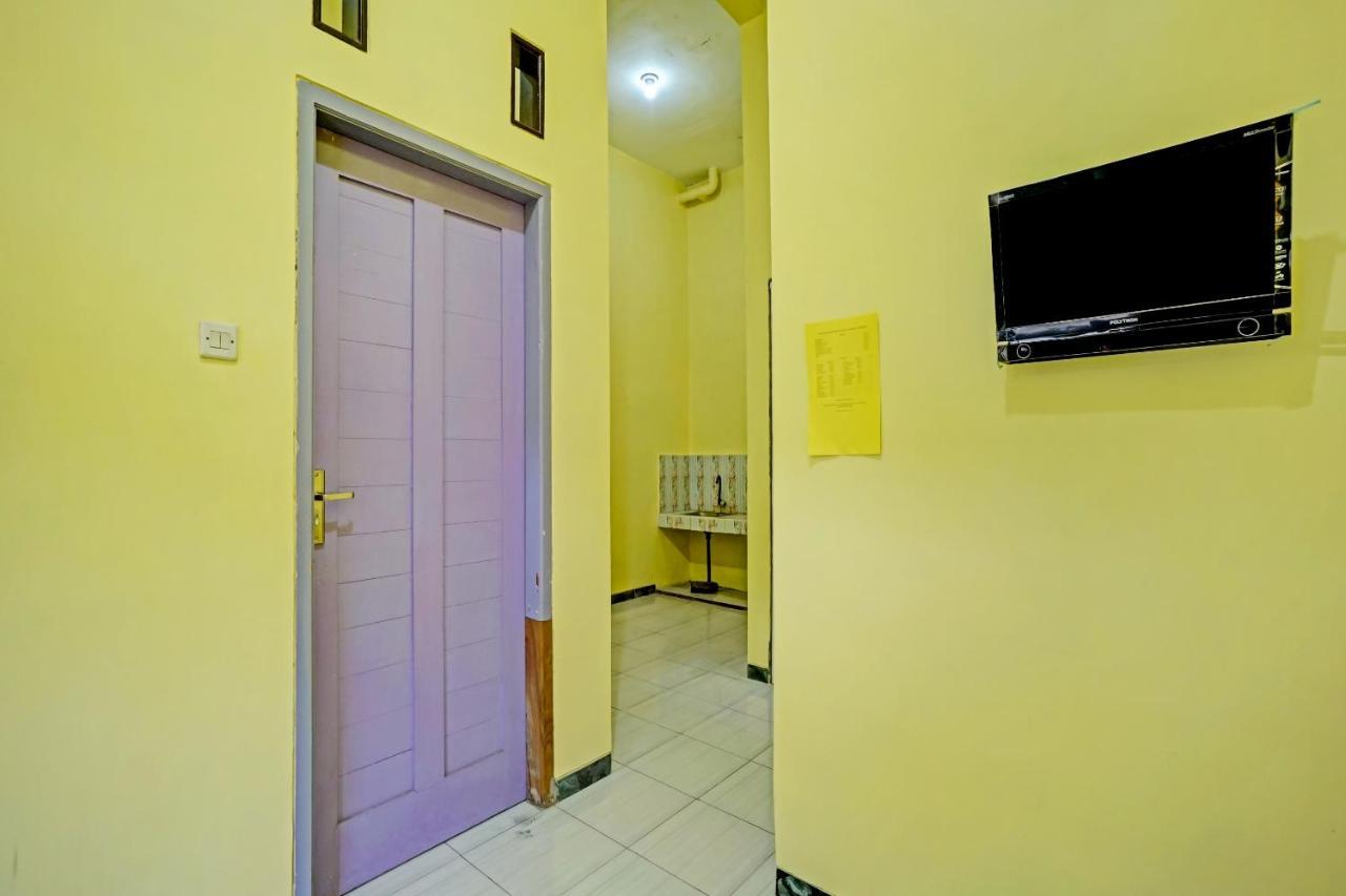 Oyo 3298 Bromo Guest House Family Маланг Екстериор снимка
