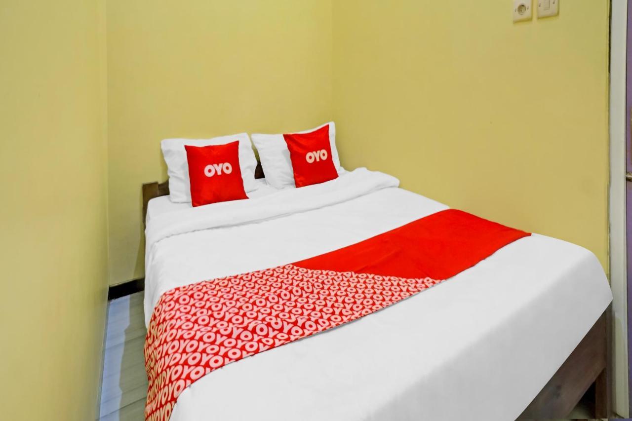 Oyo 3298 Bromo Guest House Family Маланг Екстериор снимка