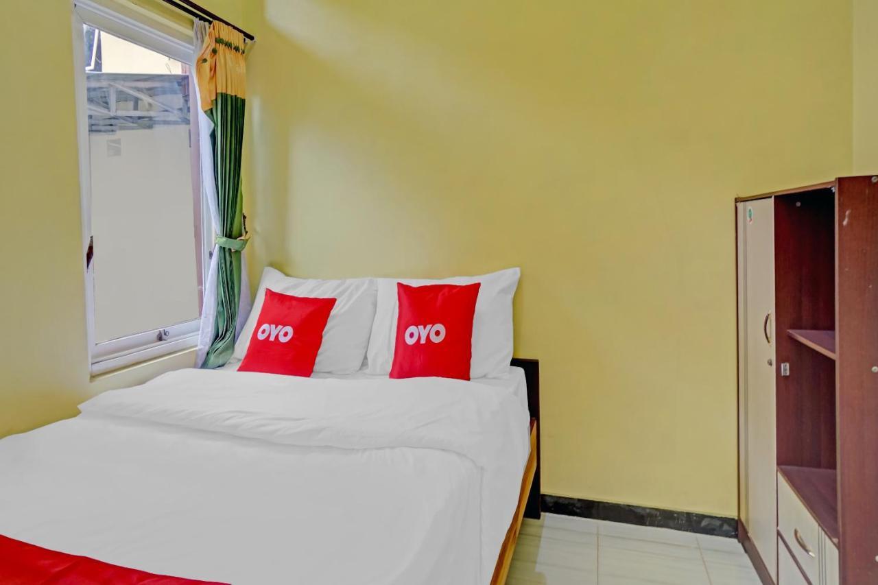 Oyo 3298 Bromo Guest House Family Маланг Екстериор снимка