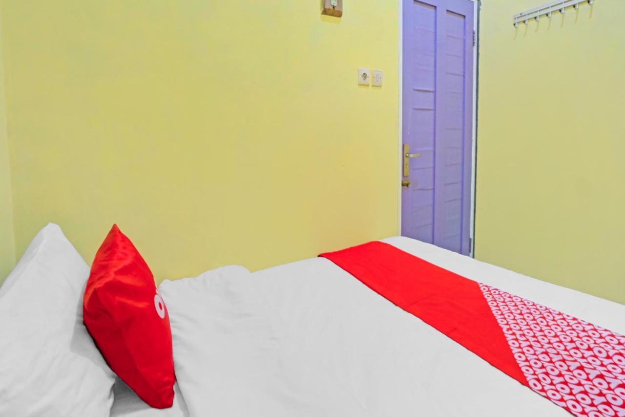 Oyo 3298 Bromo Guest House Family Маланг Екстериор снимка